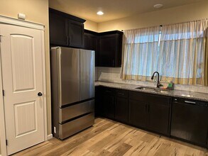 4238 NE Sagecrest St in Albany, OR - Building Photo - Building Photo