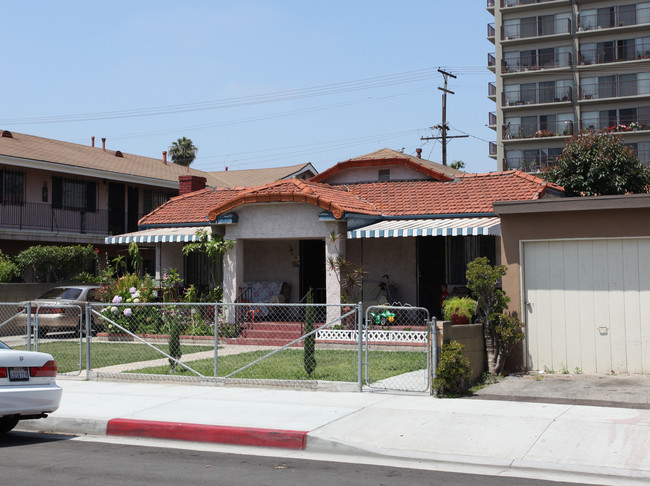 6909-6911 1/2 Stafford Ave in Huntington Park, CA - Building Photo - Building Photo