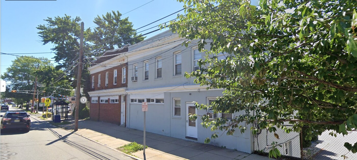 114 Woodbridge Ave in Highland Park, NJ - Building Photo