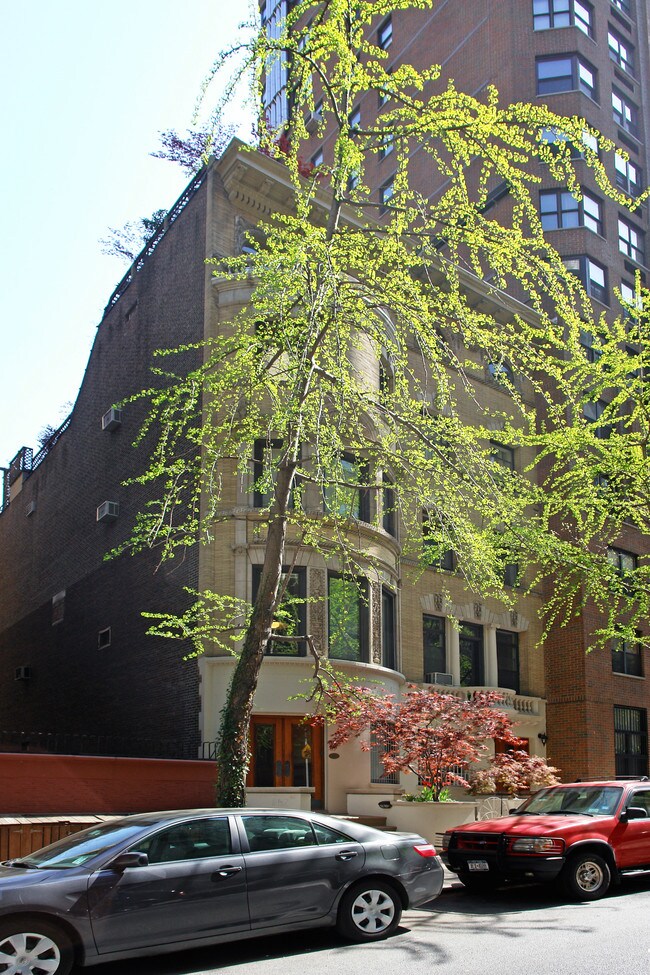 259-261 W 85th St in New York, NY - Building Photo - Building Photo