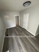 2512 W Franklin St in Evansville, IN - Building Photo - Building Photo