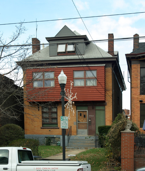 5745 Ellsworth Ave in Pittsburgh, PA - Building Photo