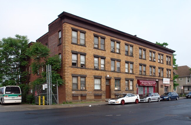 2882-2894 Main St in Springfield, MA - Building Photo - Building Photo