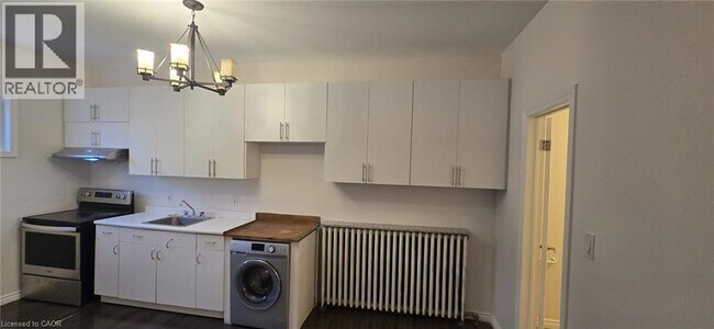 183 Ottawa Street S in Kitchener, ON - Building Photo - Building Photo