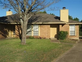 1903 Spindletop Dr in Duncanville, TX - Building Photo