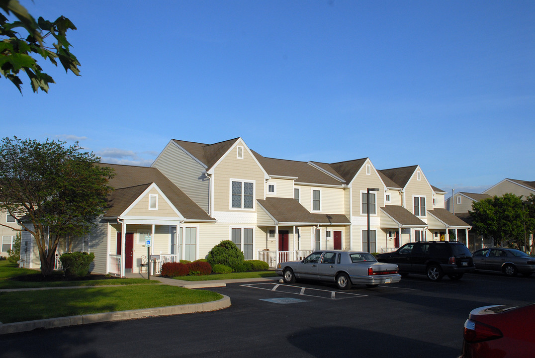 1 Carousel Cir in Hershey, PA - Building Photo