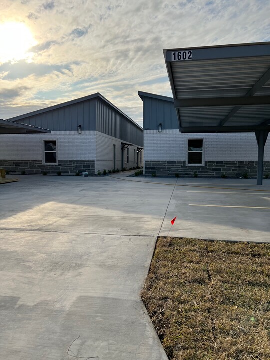 1602 Playa Dr in Weslaco, TX - Building Photo