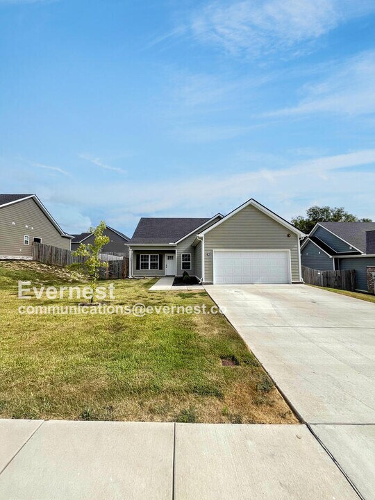 1009 Echo Rdg Rd in Columbia, TN - Foto de edificio