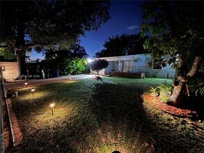 151 NW 165th St in Miami, FL - Building Photo - Building Photo