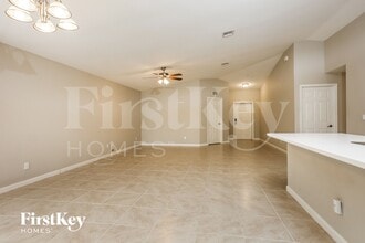 260 Ensenada St SE in Palm Bay, FL - Foto de edificio - Building Photo