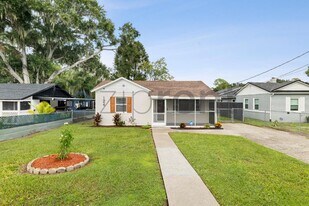 Unit in Lakeland, FL - Building Photo