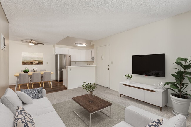 Greenbrier Apartments in Chula Vista, CA - Building Photo - Building Photo
