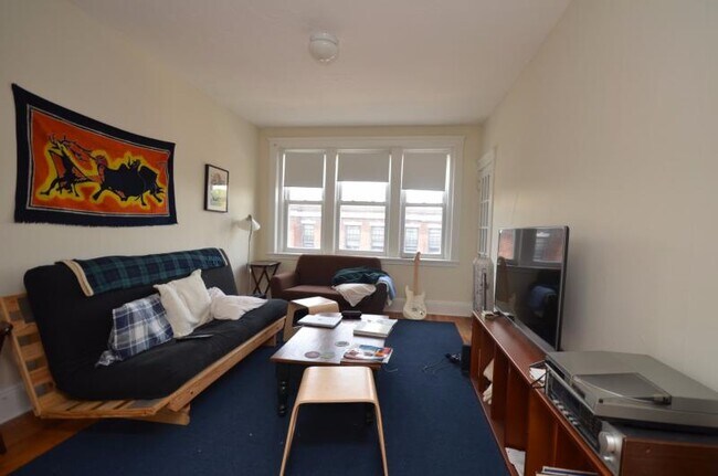 135 Sutherland Rd, Unit L in Boston, MA - Building Photo - Building Photo