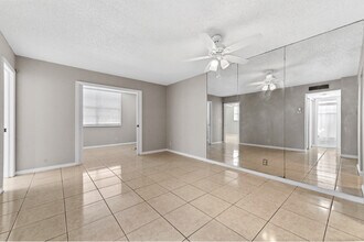 3910 Crystal Lake Dr in Pompano Beach, FL - Foto de edificio - Building Photo