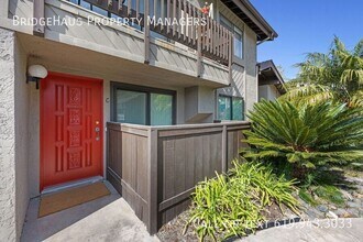 8360 Via Sonoma in San Diego, CA - Building Photo - Building Photo