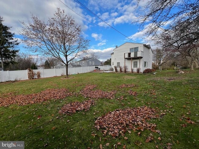 property at 669 N Henderson Rd