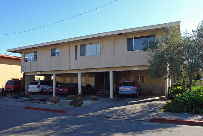4 Charlotte Dr in San Rafael, CA - Foto de edificio - Building Photo