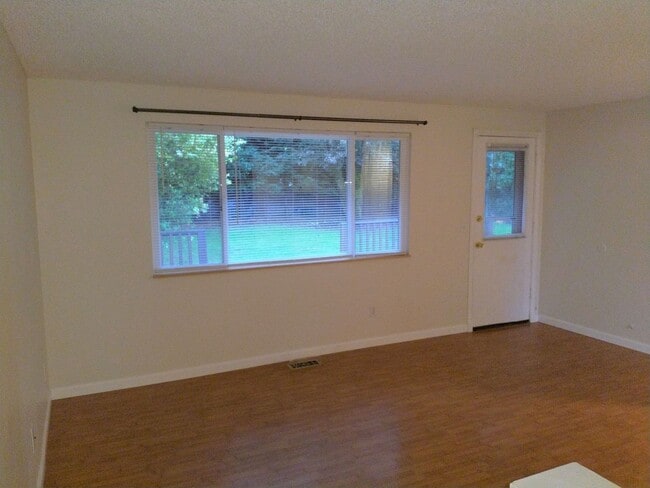 16560 SW Florence St in Beaverton, OR - Building Photo - Building Photo