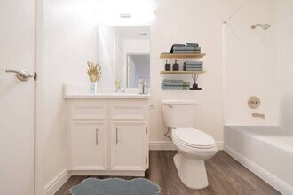 1466 Bonair Rd, Unit 48 in Vista, CA - Building Photo - Building Photo