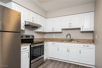 744 Pineland Ave in Venice, FL - Building Photo - Building Photo