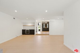 4933 Collett Ave in Los Angeles, CA - Building Photo - Building Photo