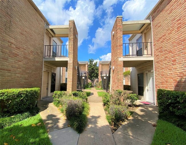 3741 Thistlemont Dr in Houston, TX - Building Photo - Building Photo