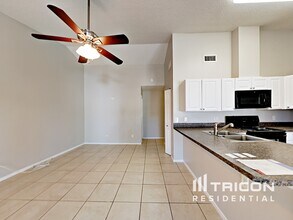 12318 Cloverstone Dr in Tampa, FL - Building Photo - Building Photo