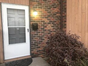 244 Oakville Ave, Unit H in Waterbury, CT - Foto de edificio - Building Photo