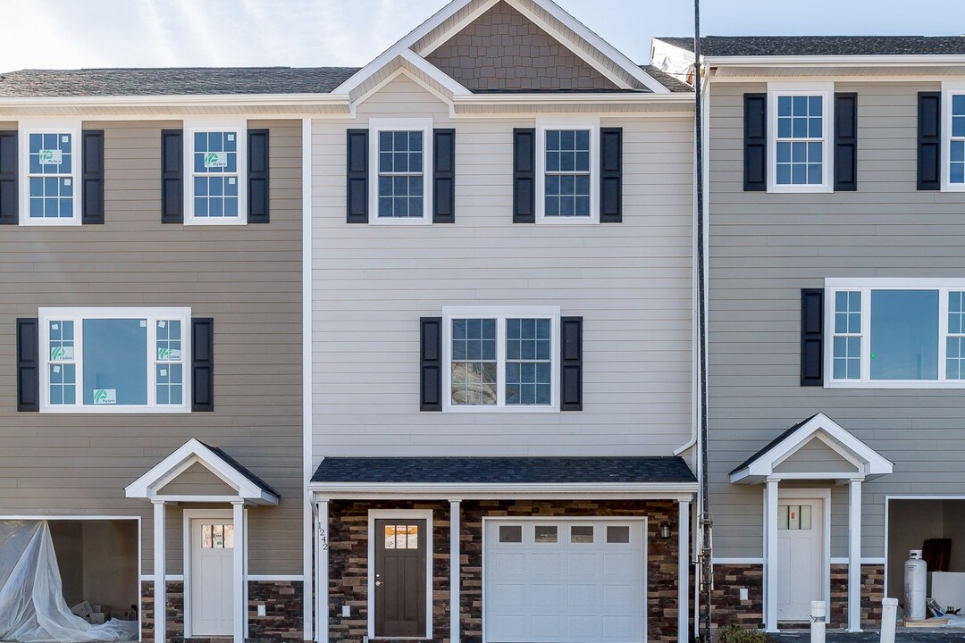 3542 Earthshine Wy in Harrisonburg, VA - Foto de edificio