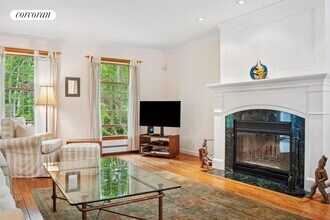 330 Sprig Tree Path in Sag Harbor, NY - Building Photo - Building Photo