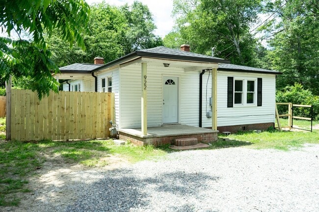 property at 922 Hampton Ave NW