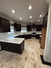 2600 W Picadilly Way in Anaheim, CA - Foto de edificio - Building Photo