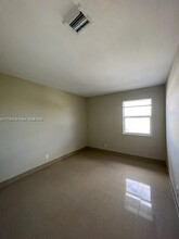 932 Magnolia Dr in West Palm Beach, FL - Building Photo - Building Photo