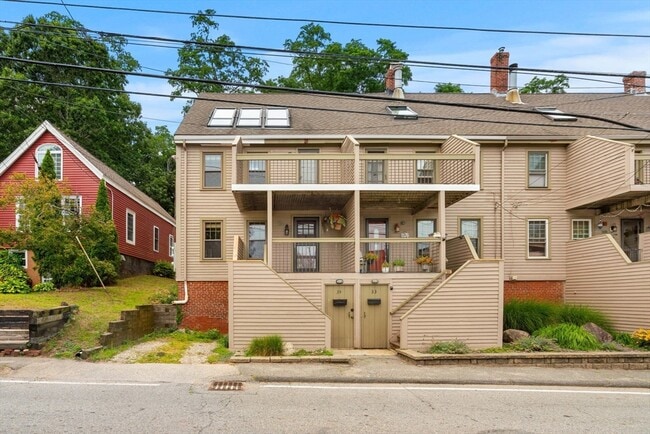 35 Merrimac St in Amesbury, MA - Building Photo - Building Photo