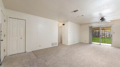 4710 Casa Bello St in San Antonio, TX - Building Photo - Building Photo