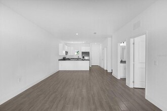 452 Lake Shore Pkwy in Davenport, FL - Building Photo - Building Photo