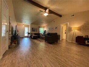 7110 Whispering Winds Dr in Austin, TX - Building Photo - Building Photo