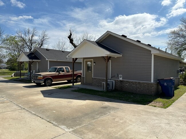2111 N 13th St in Fort Smith, AR - Building Photo - Building Photo