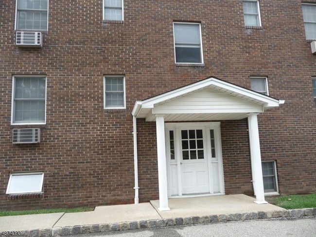 37 E Main St-Unit -28 in Rockaway, NJ - Building Photo - Building Photo