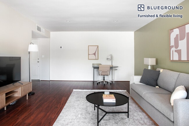 5140 White Oak Ave in Los Angeles, CA - Building Photo - Building Photo