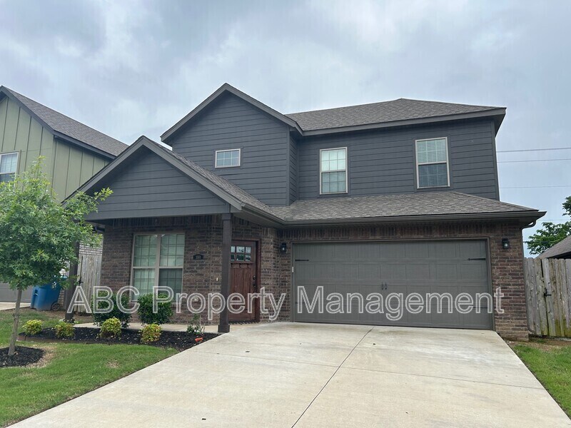 3301 SW Hillstone Ave in Bentonville, AR - Building Photo