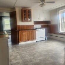 21 Lincoln St, Unit 2 in Spencer, MA - Foto de edificio - Building Photo