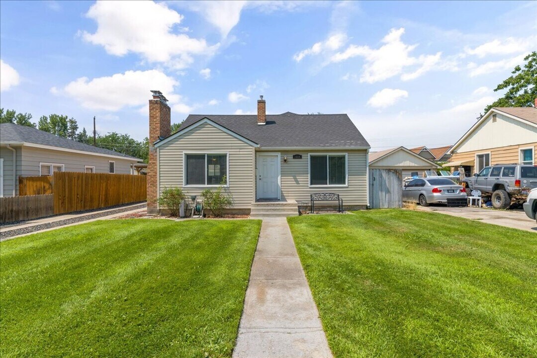 1319 S Vermont Ave in Boise, ID - Building Photo