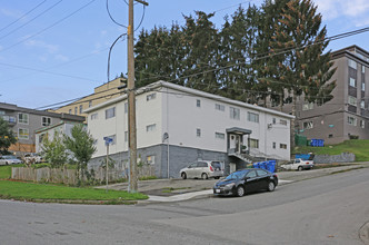 Pine Crest in New Westminster, BC - Building Photo - Building Photo