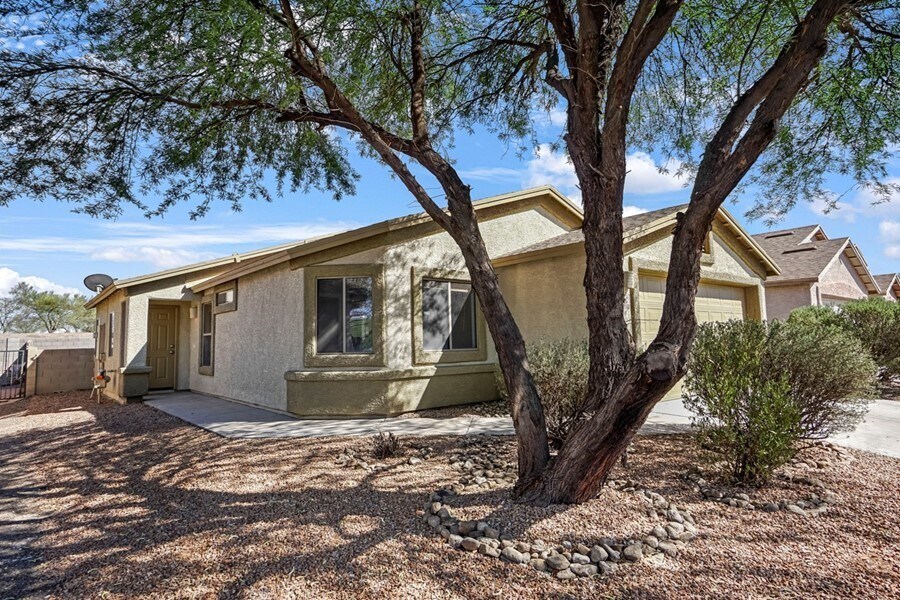4663 S Valley Rd in Tucson, AZ - Building Photo