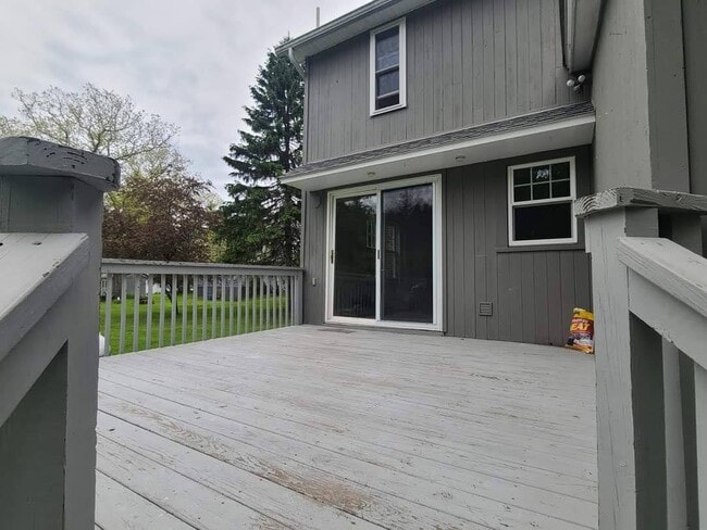 5 Beaver Brook Rd, Unit Lower