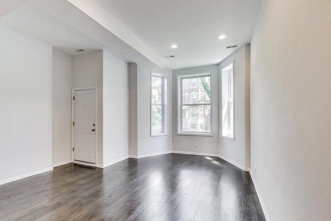 1448 N Washtenaw Ave in Chicago, IL - Building Photo - Building Photo