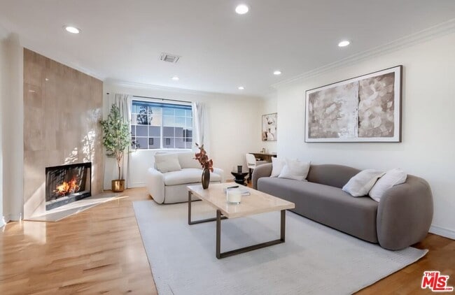 525 N Orange Dr in Los Angeles, CA - Building Photo - Building Photo