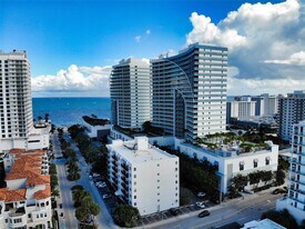 3000 Riomar St in Fort Lauderdale, FL - Building Photo