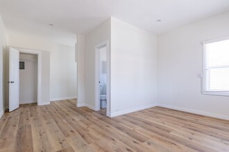 South Kenmore Apartment in Los Angeles, CA - Building Photo - Interior Photo